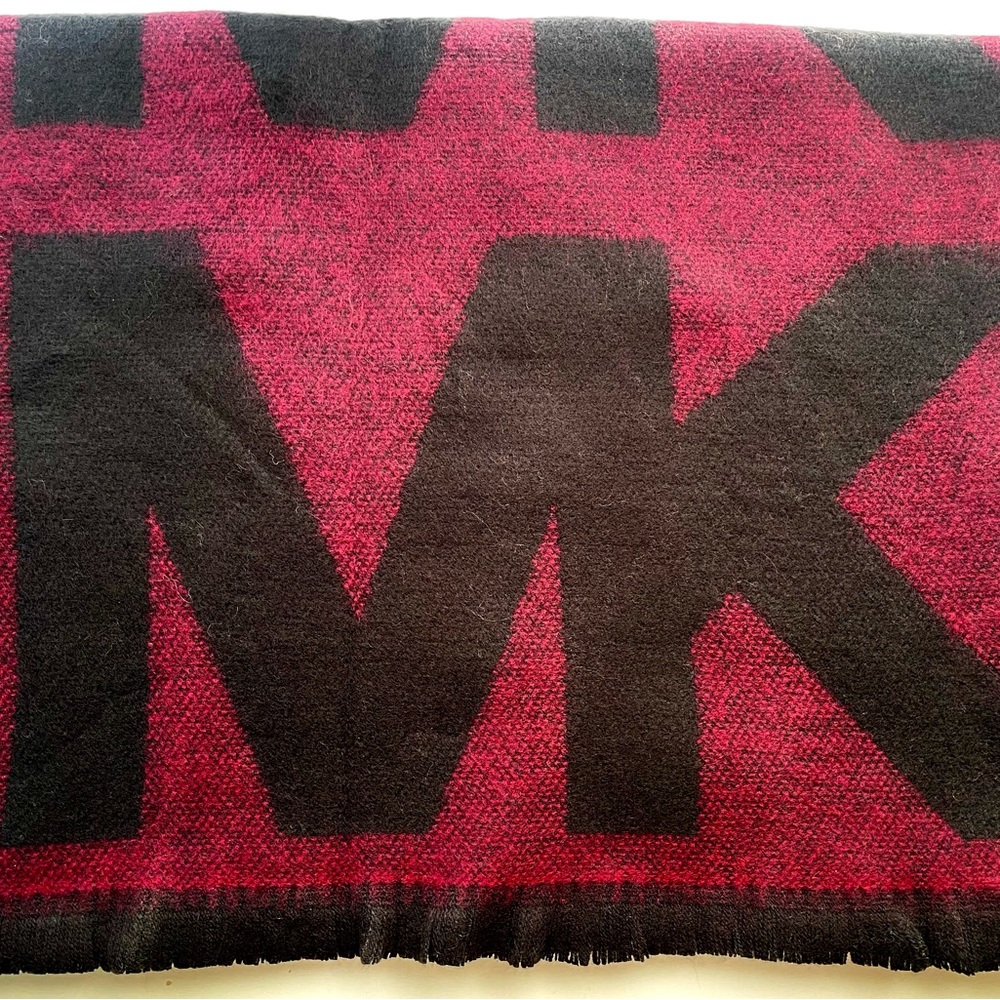 Michael Kors scarf, brand new, super soft, never worn.